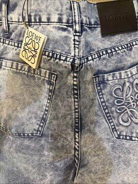 Loewes Faded Blue Embroidered-Back Jeans size 25 GORGEOUS